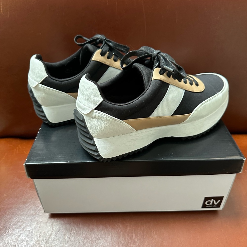 Dolce Vita Breela black & white sneaker 10